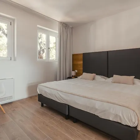 Hills Apartmanhotel 3*